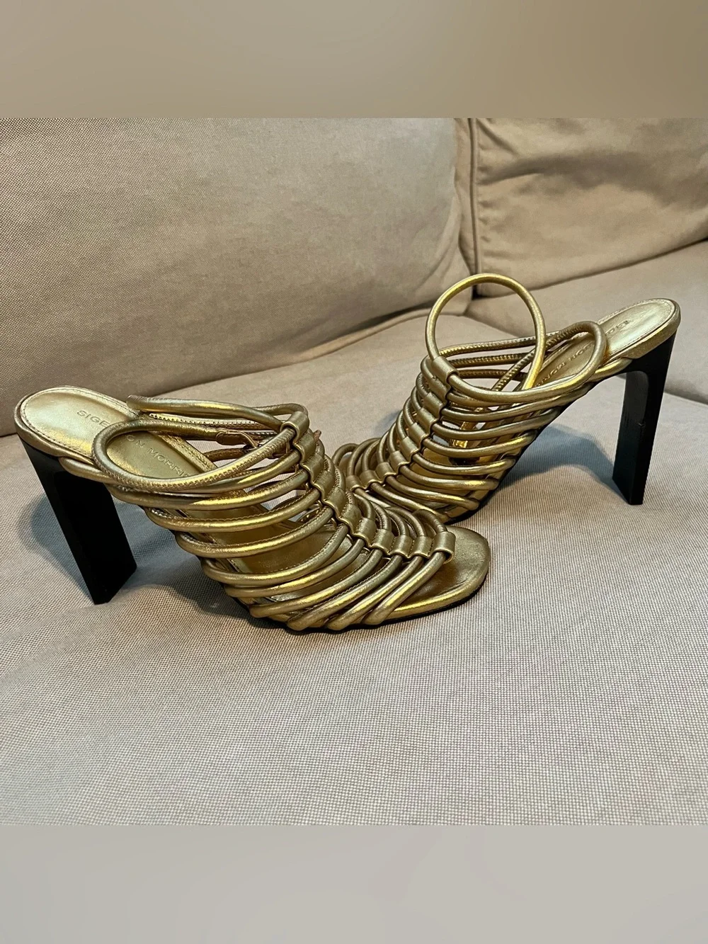 Sigerson Morrison Smilyssa gold leather heels